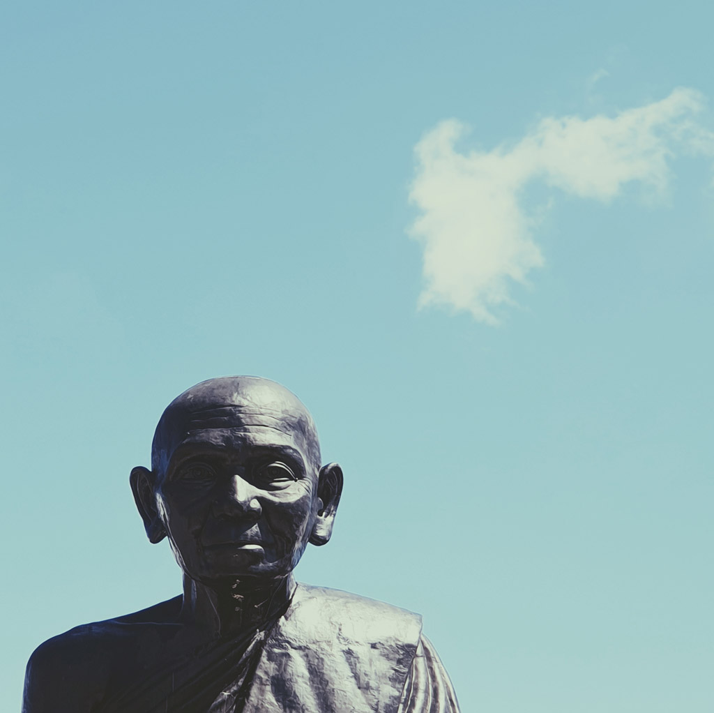 Templo Wat Kaew Manee Si Mahathat en Phang Nga, Tailandia